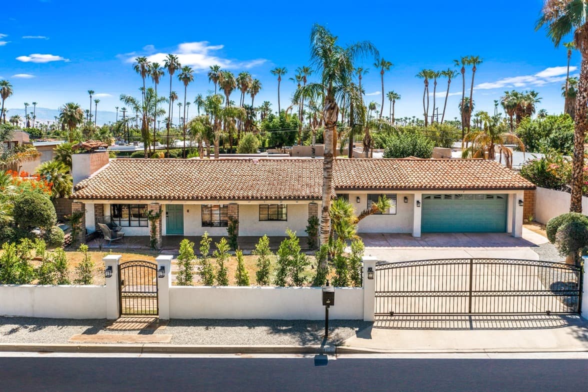 Lux Life Palm Springs